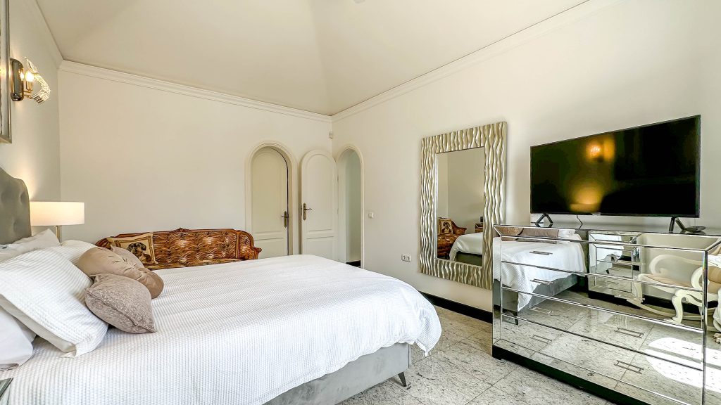 Properties for sale in Lanzarote Puerto del Carmen Ref Local (2 of 3)