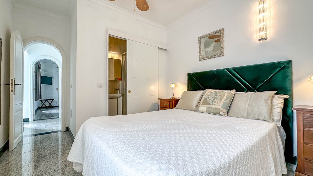 Properties for sale in Lanzarote Puerto del Carmen Ref Local (4 of 6)