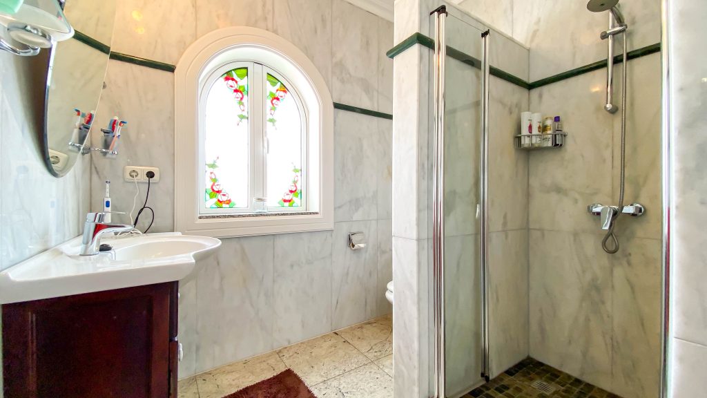 Roper Properties Property Houses Apartments Villas for sale Lanzarote Puerto del Carmen. Ref 2986. (23 of 65)