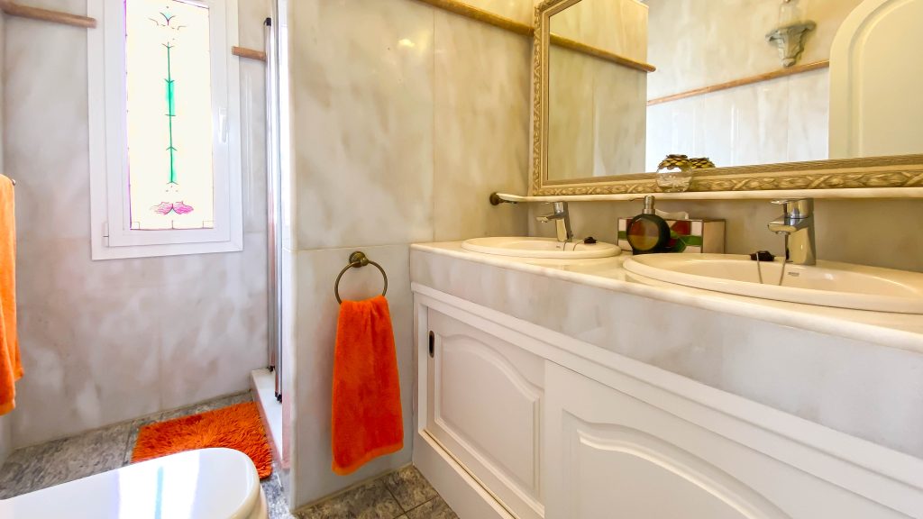 Roper Properties Property Houses Apartments Villas for sale Lanzarote Puerto del Carmen. Ref 2986. (24 of 65)